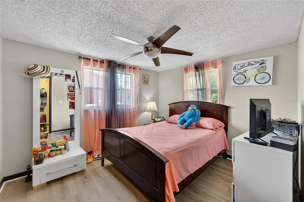 For Sale: $224,900 (2 beds, 2 baths, 1018 Square Feet)