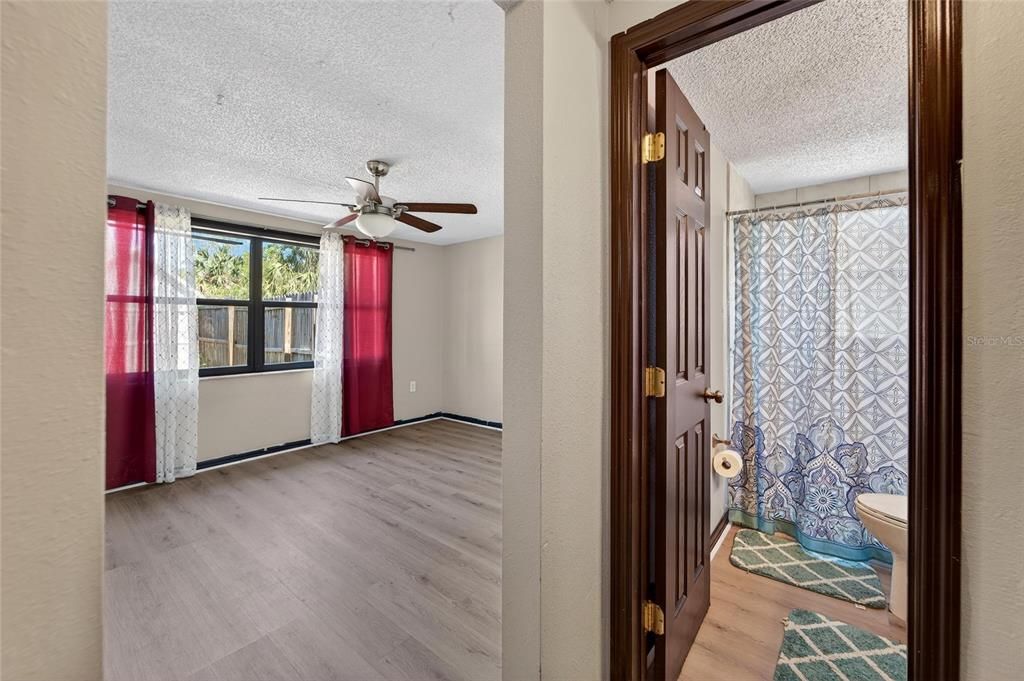 For Sale: $224,900 (2 beds, 2 baths, 1018 Square Feet)
