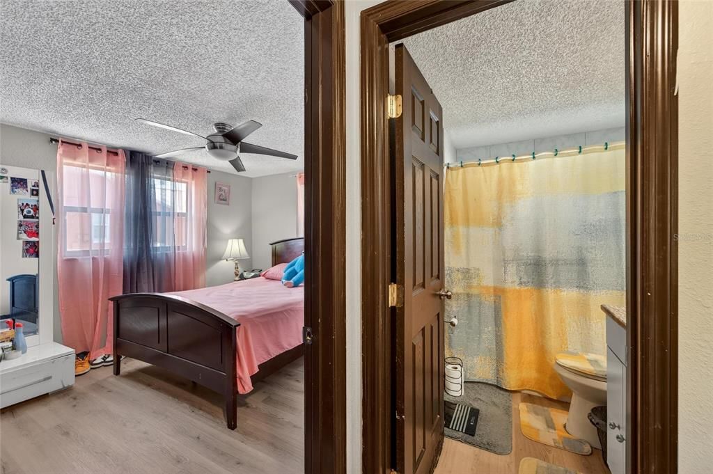 For Sale: $224,900 (2 beds, 2 baths, 1018 Square Feet)
