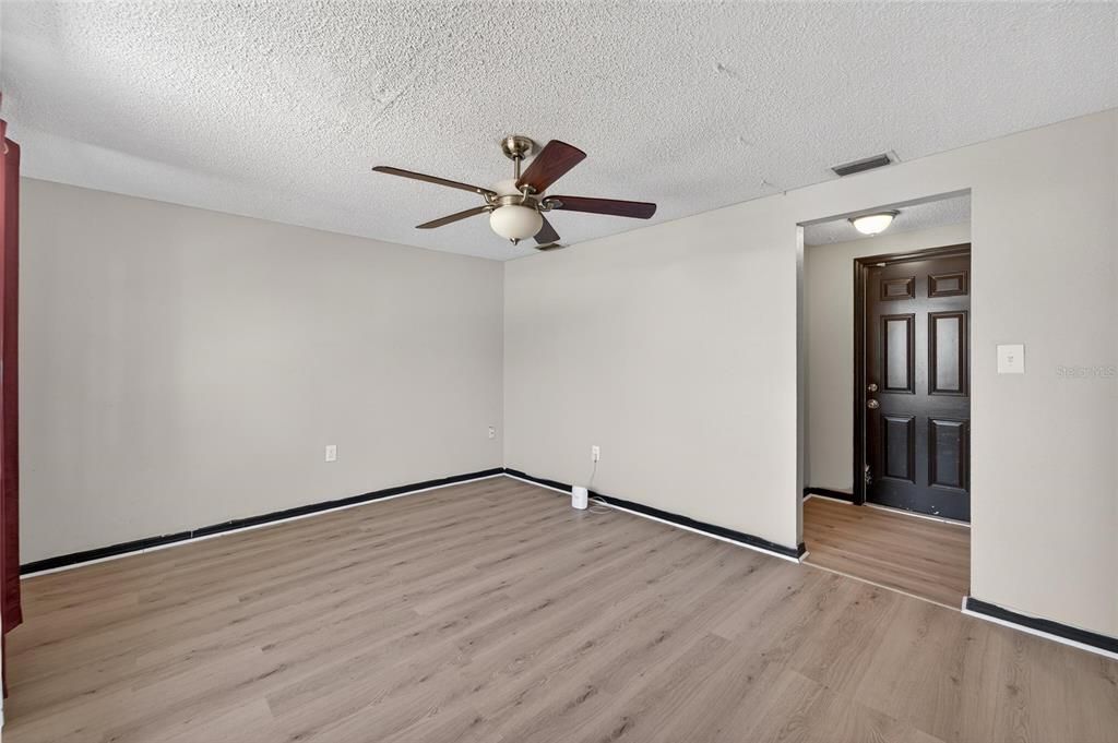 For Sale: $224,900 (2 beds, 2 baths, 1018 Square Feet)