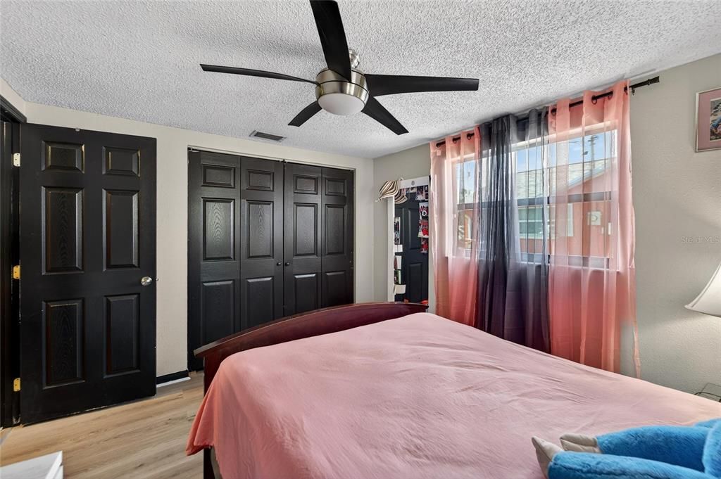 For Sale: $224,900 (2 beds, 2 baths, 1018 Square Feet)