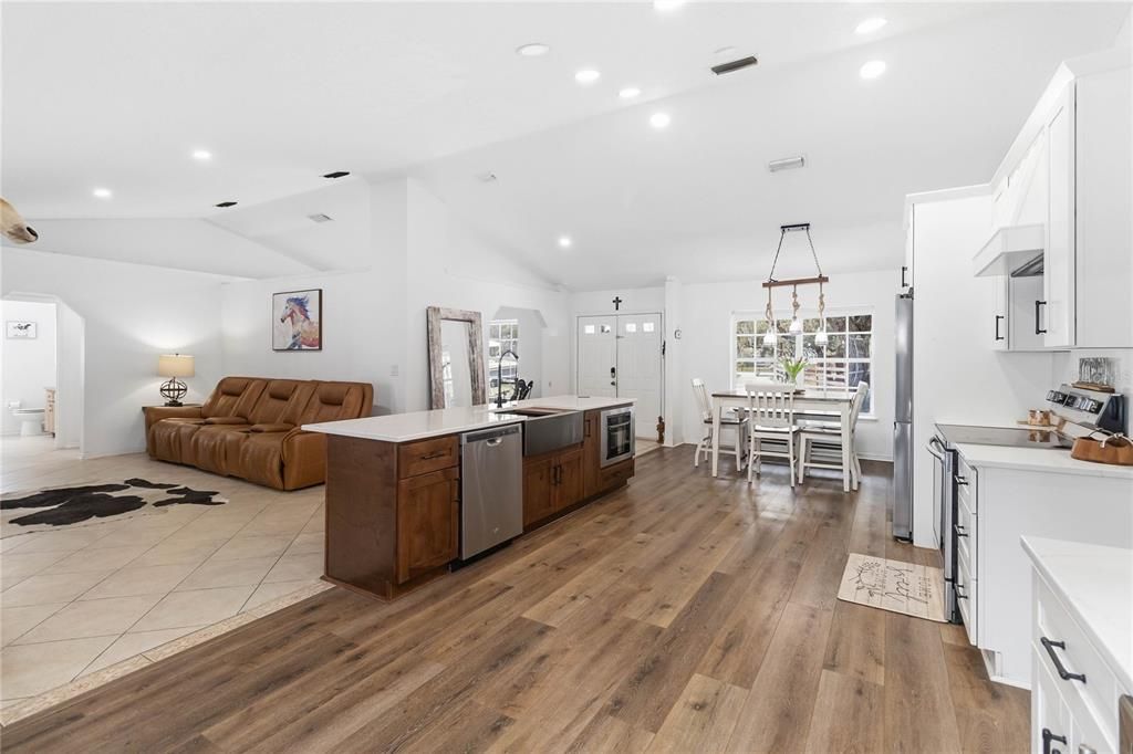 En Venta: $890,000 (3 camas, 2 baños, 2017 Pies cuadrados)