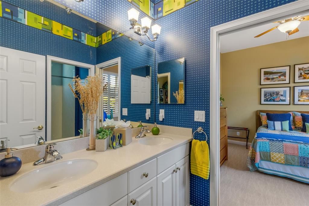 Active With Contract: $667,500 (4 beds, 3 baths, 2556 Square Feet)