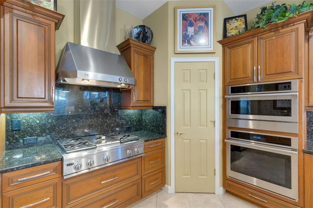 Active With Contract: $667,500 (4 beds, 3 baths, 2556 Square Feet)