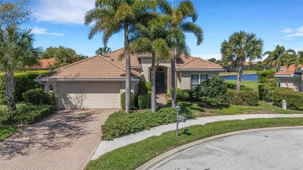 Active With Contract: $667,500 (4 beds, 3 baths, 2556 Square Feet)