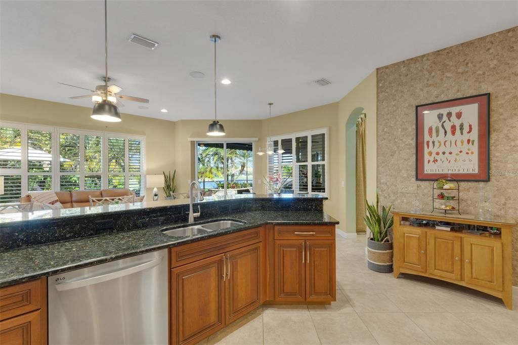 Active With Contract: $667,500 (4 beds, 3 baths, 2556 Square Feet)