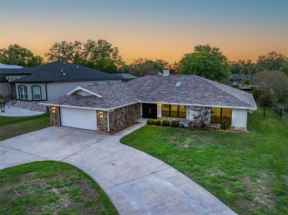 En Venta: $564,000 (3 camas, 2 baños, 2020 Pies cuadrados)