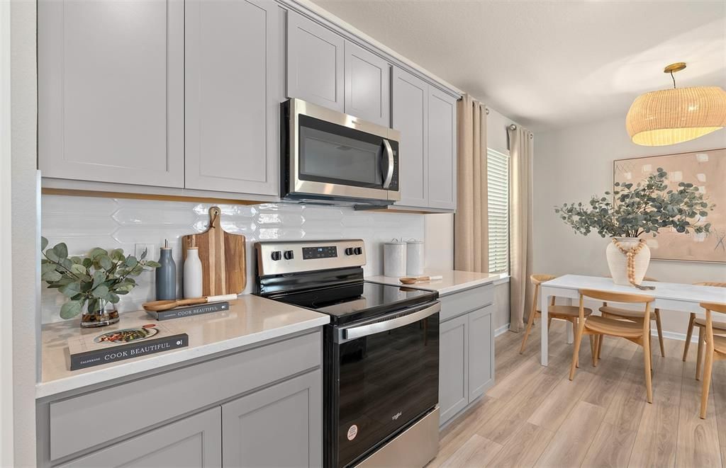Activo con contrato: $429,890 (5 camas, 3 baños, 2603 Pies cuadrados)
