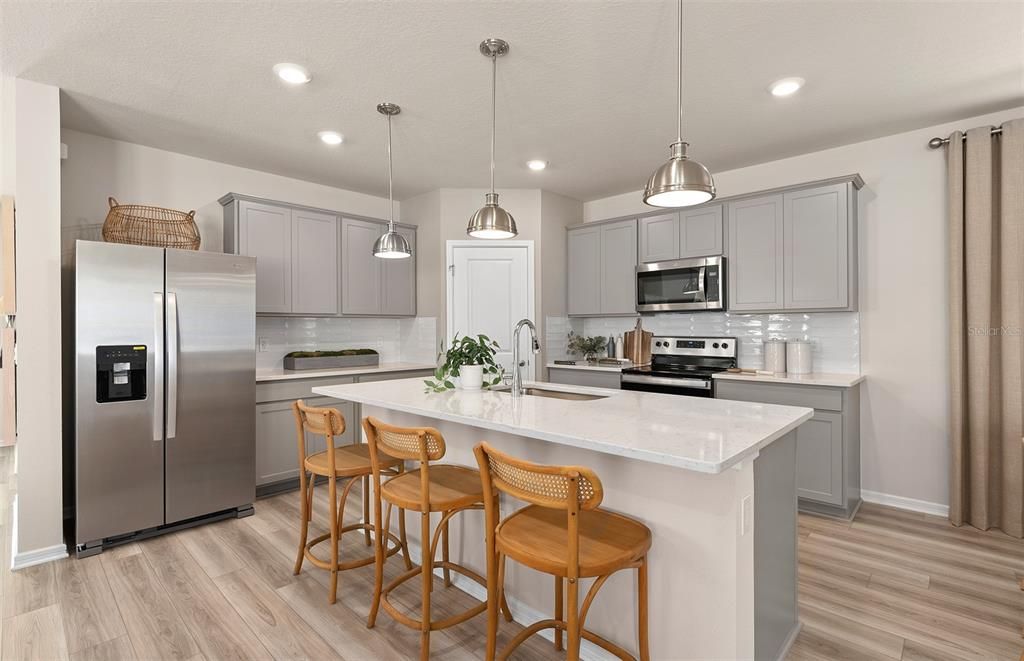 Activo con contrato: $429,890 (5 camas, 3 baños, 2603 Pies cuadrados)