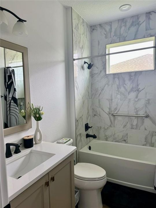 En Venta: $799,900 (3 camas, 3 baños, 2451 Pies cuadrados)