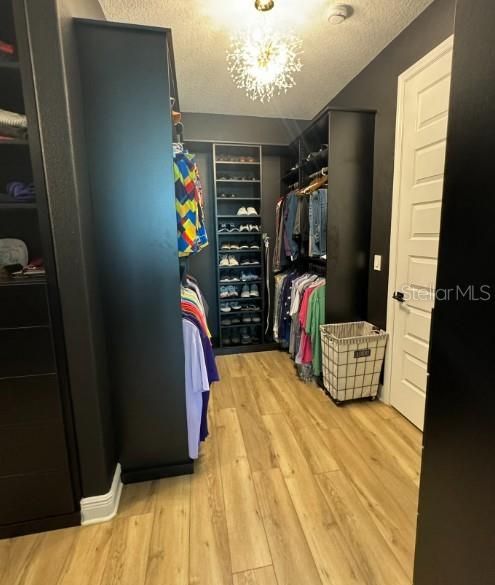 En Venta: $799,900 (3 camas, 3 baños, 2451 Pies cuadrados)