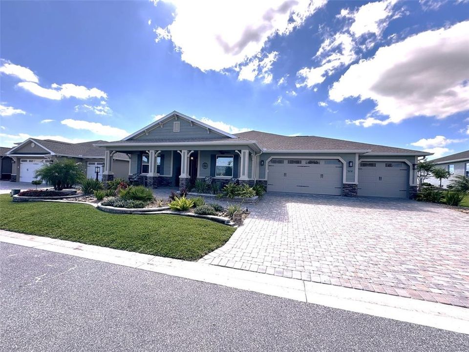En Venta: $799,900 (3 camas, 3 baños, 2451 Pies cuadrados)
