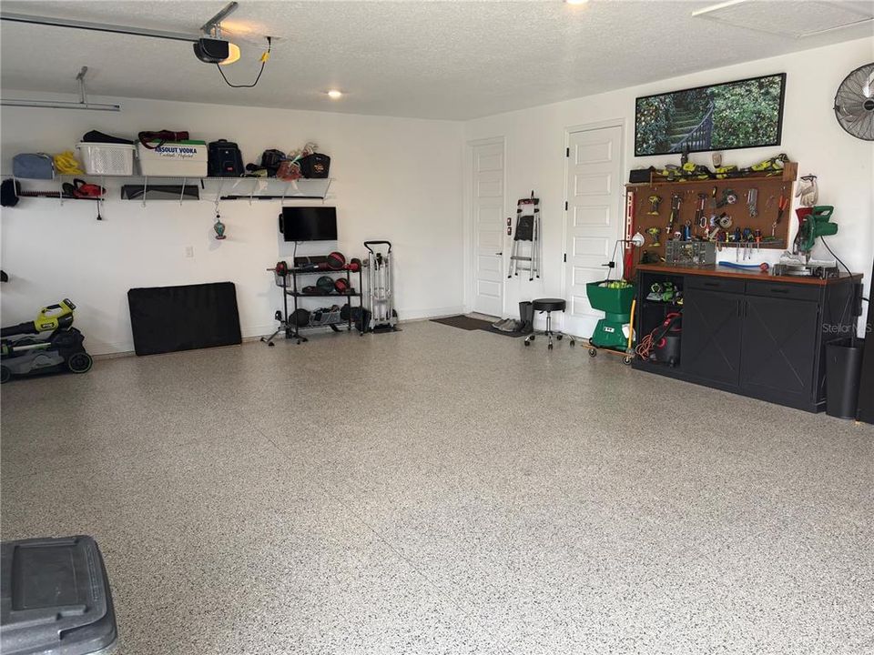 En Venta: $799,900 (3 camas, 3 baños, 2451 Pies cuadrados)