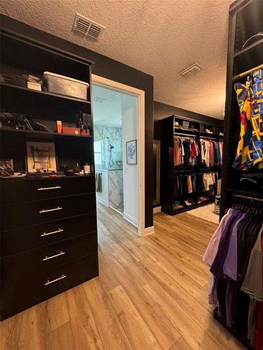 En Venta: $799,900 (3 camas, 3 baños, 2451 Pies cuadrados)