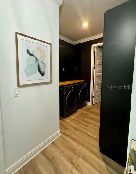 En Venta: $799,900 (3 camas, 3 baños, 2451 Pies cuadrados)