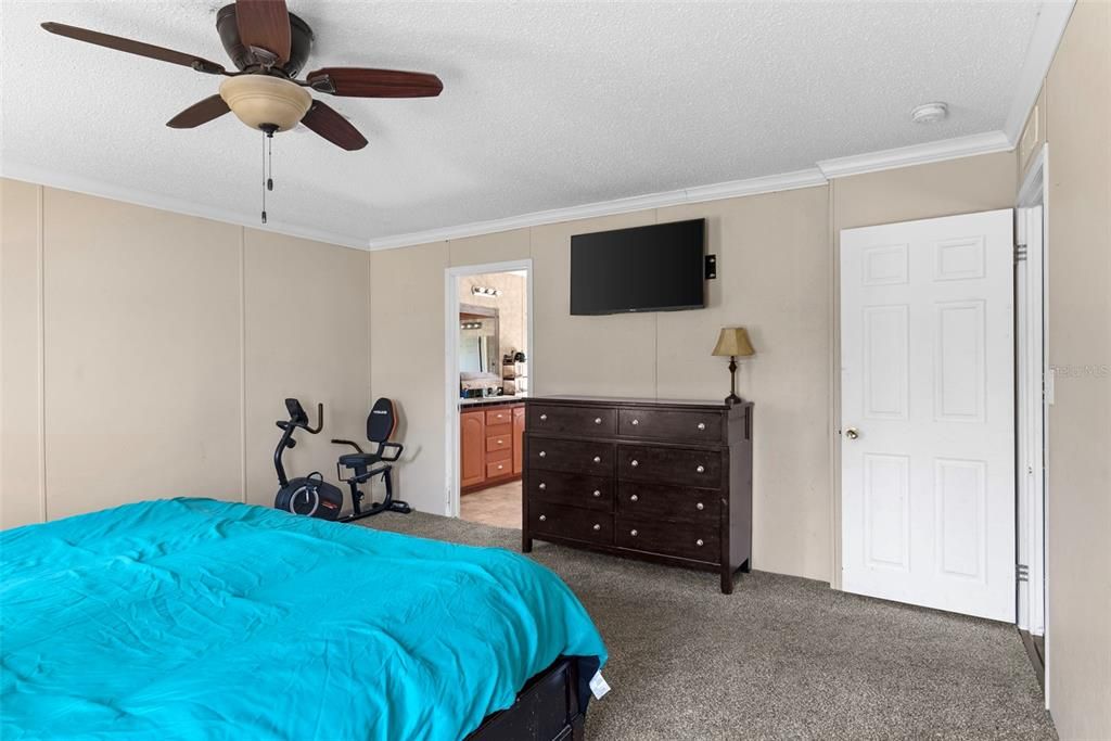 Active With Contract: $369,000 (4 beds, 2 baths, 2280 Square Feet)