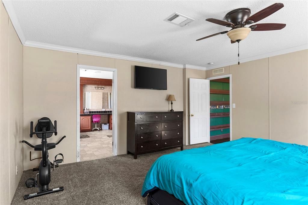 Active With Contract: $369,000 (4 beds, 2 baths, 2280 Square Feet)