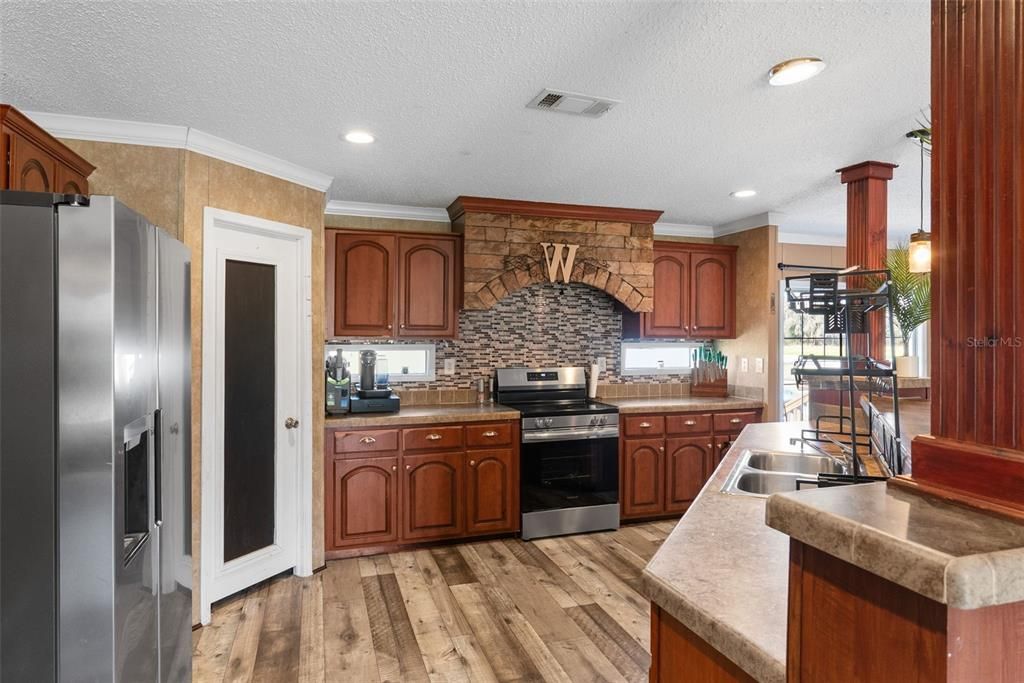 Active With Contract: $369,000 (4 beds, 2 baths, 2280 Square Feet)