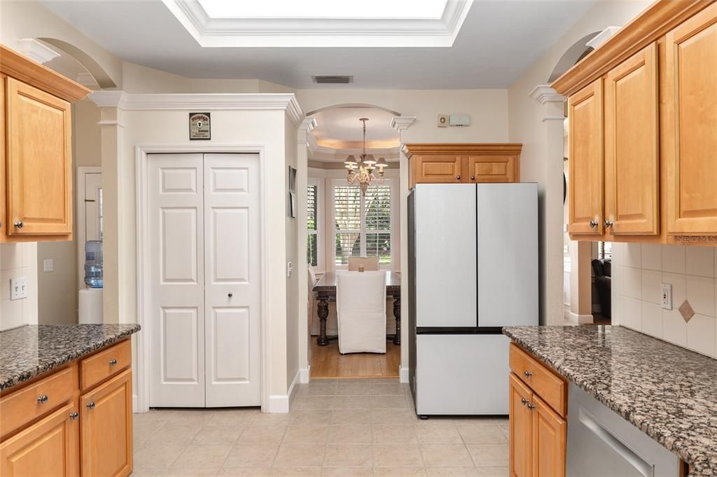 На продажу: $692,000 (5 спален, 3 ванн, 2779 Квадратных фут)