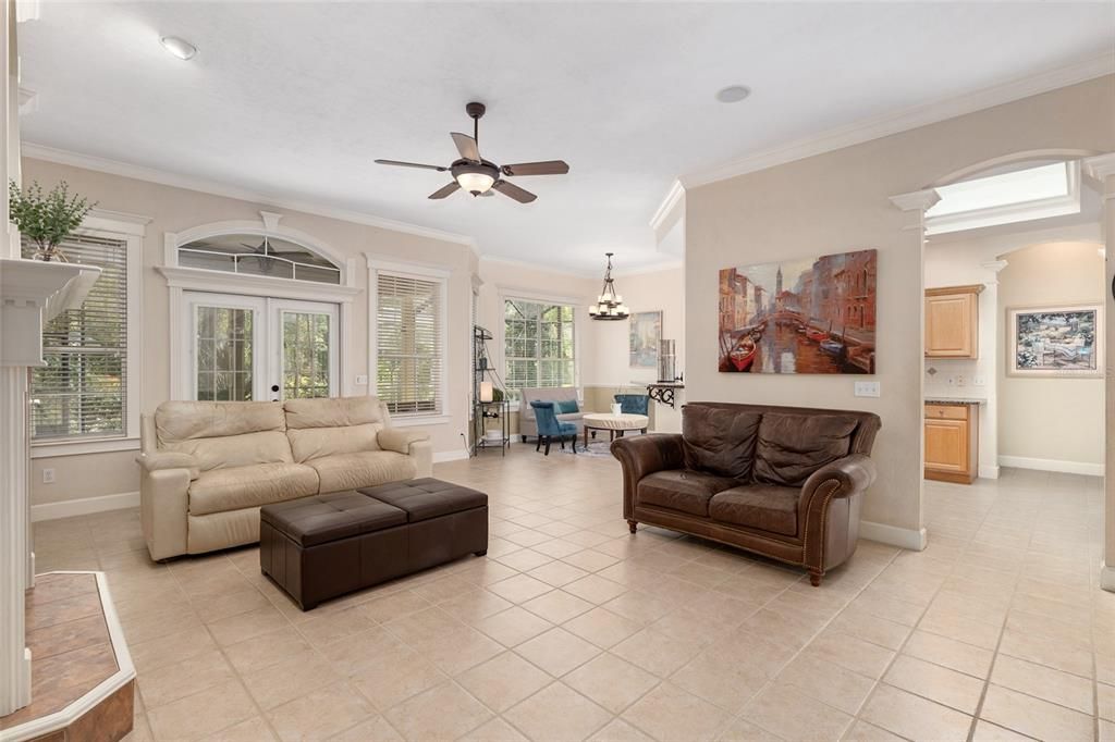 На продажу: $692,000 (5 спален, 3 ванн, 2779 Квадратных фут)