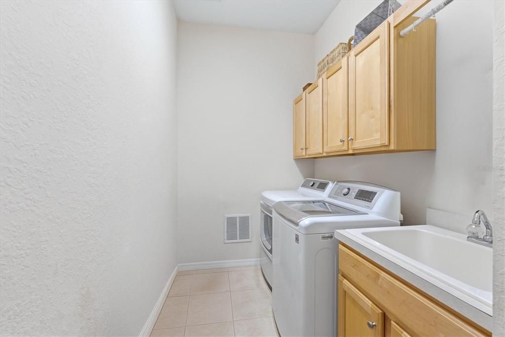 Active With Contract: $678,000 (4 beds, 3 baths, 2928 Square Feet)