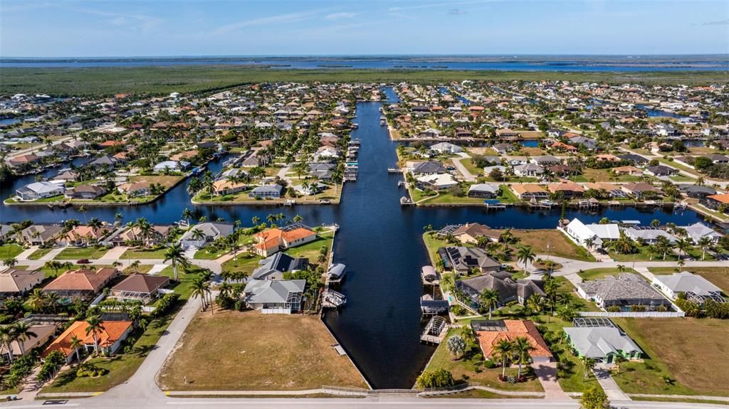 На продажу: $499,000 (0.46 acres)