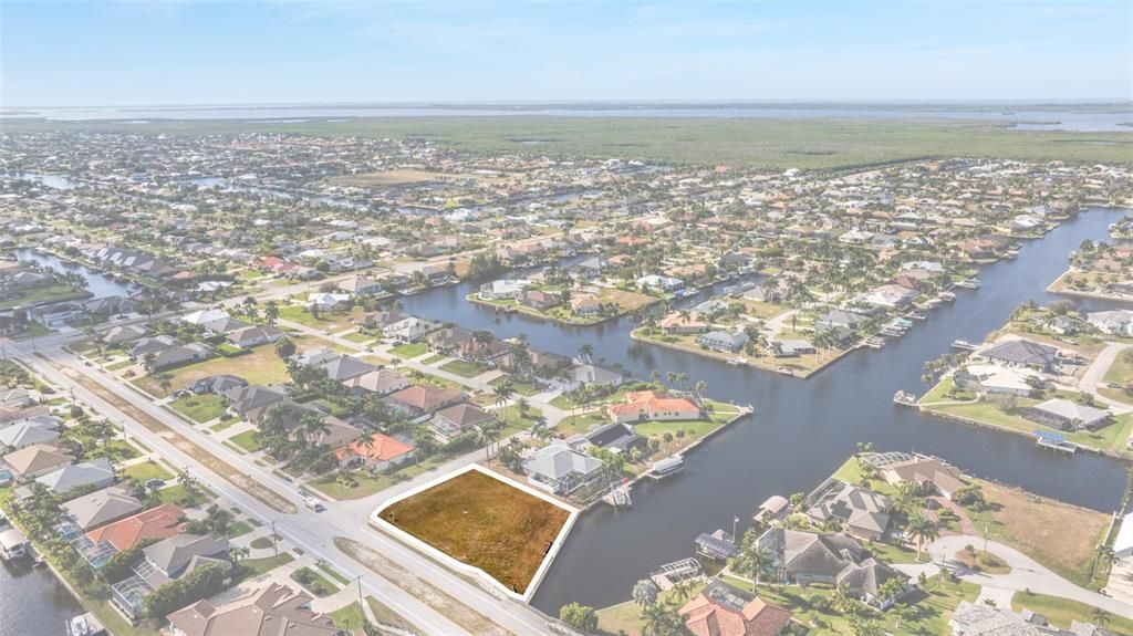 На продажу: $499,000 (0.46 acres)