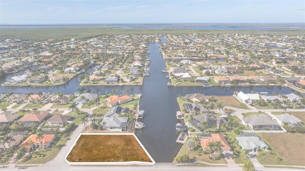 На продажу: $499,000 (0.46 acres)