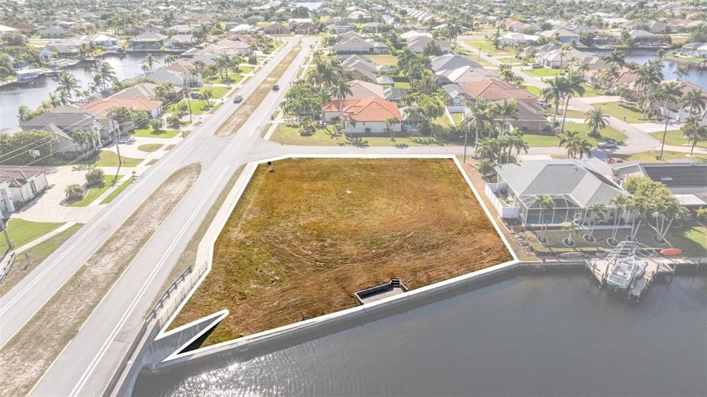 На продажу: $499,000 (0.46 acres)