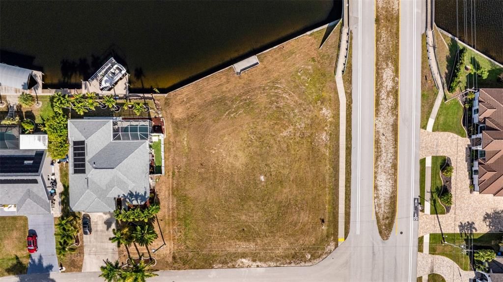 На продажу: $499,000 (0.46 acres)