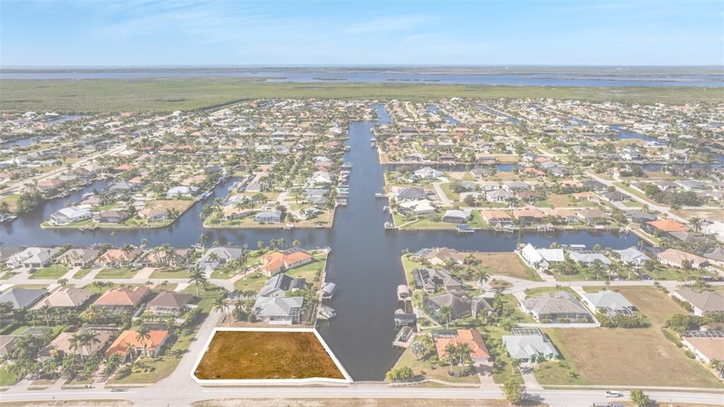 На продажу: $499,000 (0.46 acres)