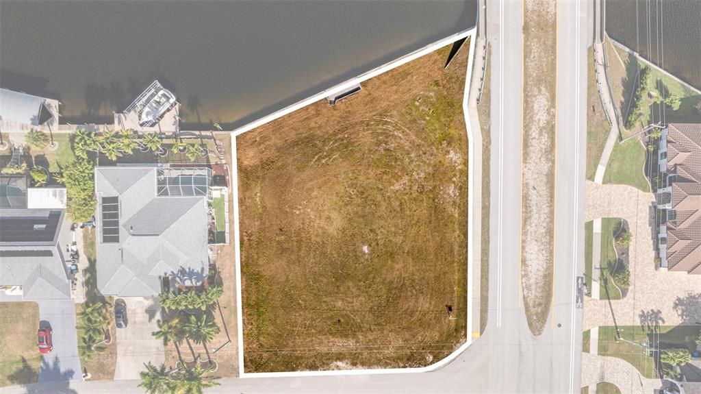 На продажу: $499,000 (0.46 acres)