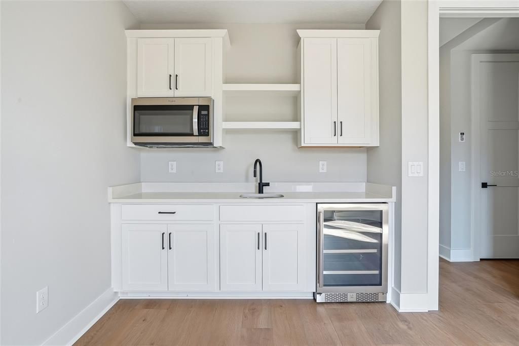 Под контрактом: $874,900 (3 спален, 3 ванн, 2093 Квадратных фут)