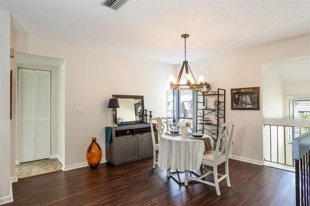 For Sale: $214,200 (2 beds, 2 baths, 1098 Square Feet)