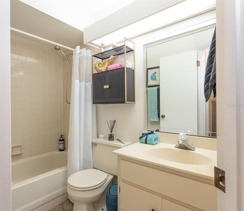 For Sale: $214,200 (2 beds, 2 baths, 1098 Square Feet)