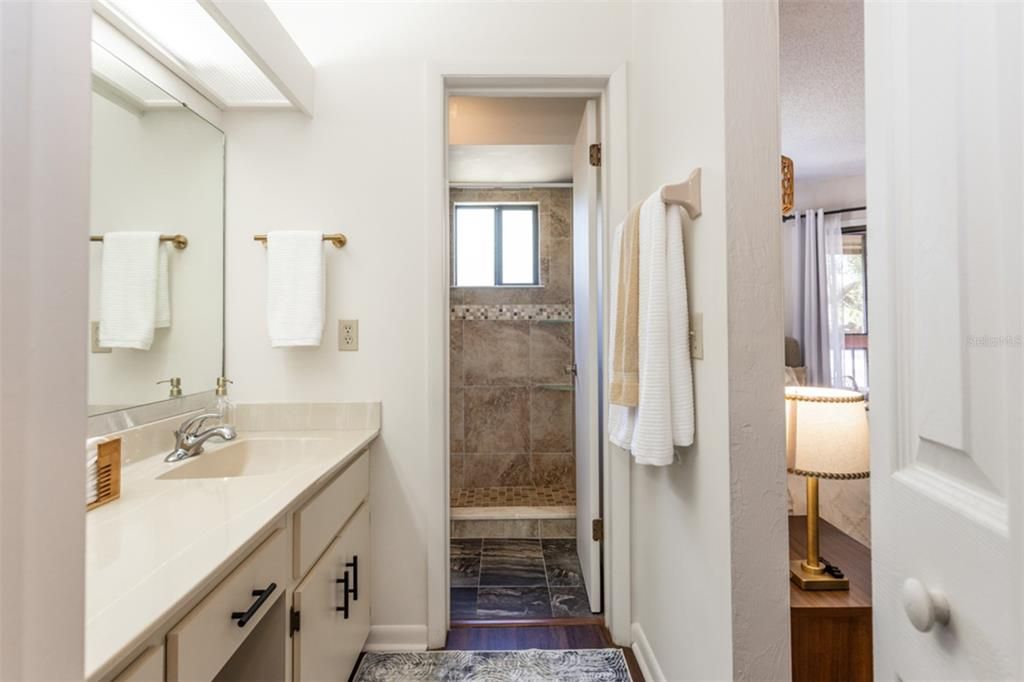 For Sale: $214,200 (2 beds, 2 baths, 1098 Square Feet)