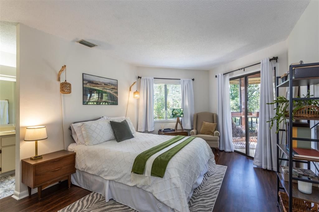 For Sale: $214,200 (2 beds, 2 baths, 1098 Square Feet)