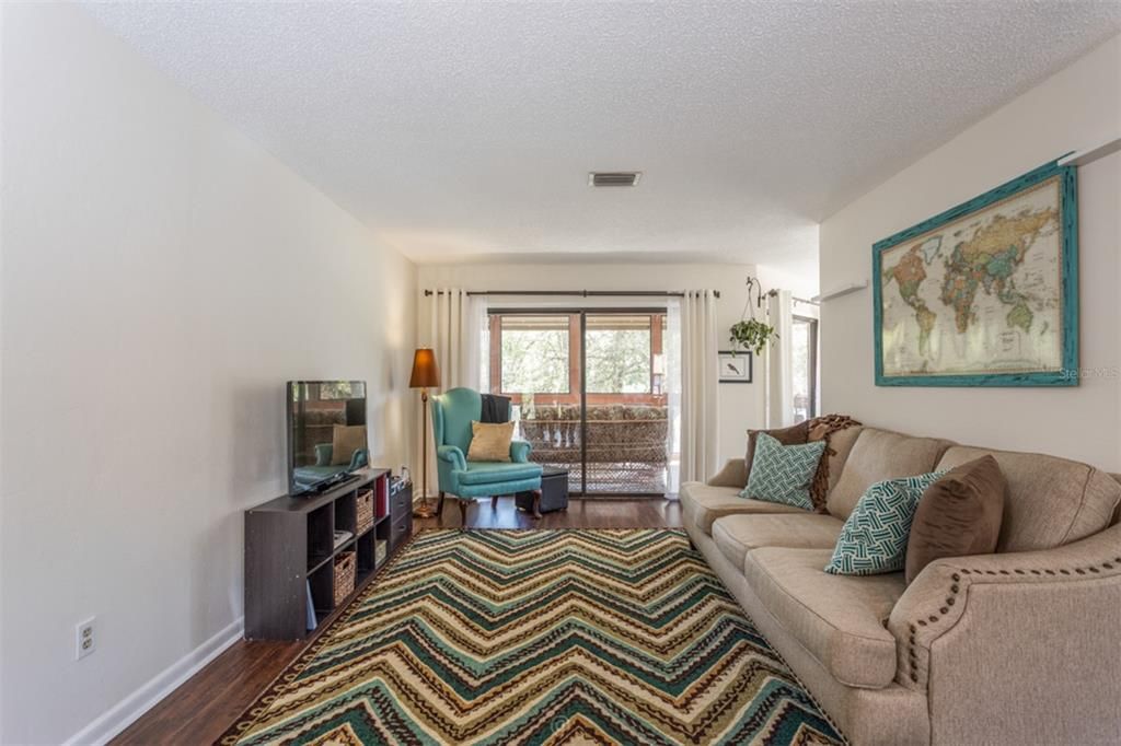 For Sale: $214,200 (2 beds, 2 baths, 1098 Square Feet)
