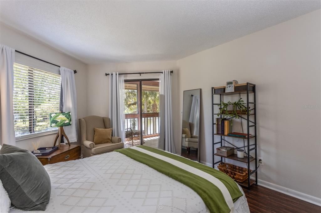 For Sale: $214,200 (2 beds, 2 baths, 1098 Square Feet)