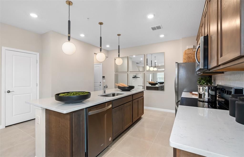 Active With Contract: $466,390 (3 beds, 2 baths, 1770 Square Feet)