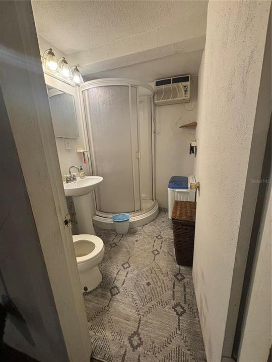 На продажу: $194,900 (2 спален, 1 ванн, 1040 Квадратных фут)