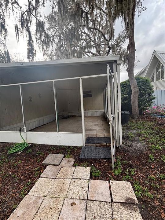 На продажу: $194,900 (2 спален, 1 ванн, 1040 Квадратных фут)