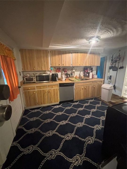 На продажу: $194,900 (2 спален, 1 ванн, 1040 Квадратных фут)