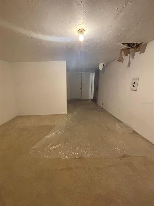 На продажу: $194,900 (2 спален, 1 ванн, 1040 Квадратных фут)