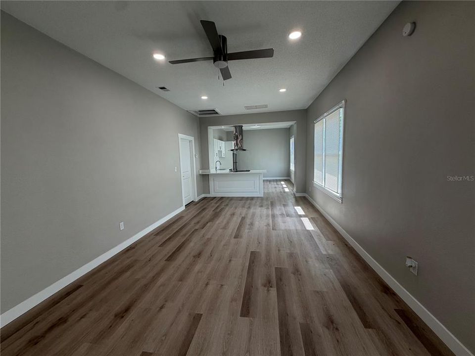 For Sale: $205,000 (4 beds, 2 baths, 1296 Square Feet)