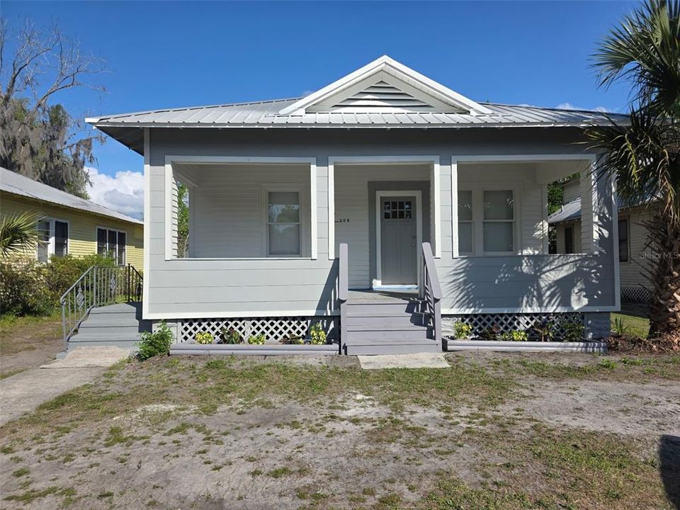 For Sale: $205,000 (4 beds, 2 baths, 1296 Square Feet)