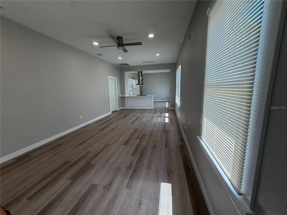 For Sale: $205,000 (4 beds, 2 baths, 1296 Square Feet)