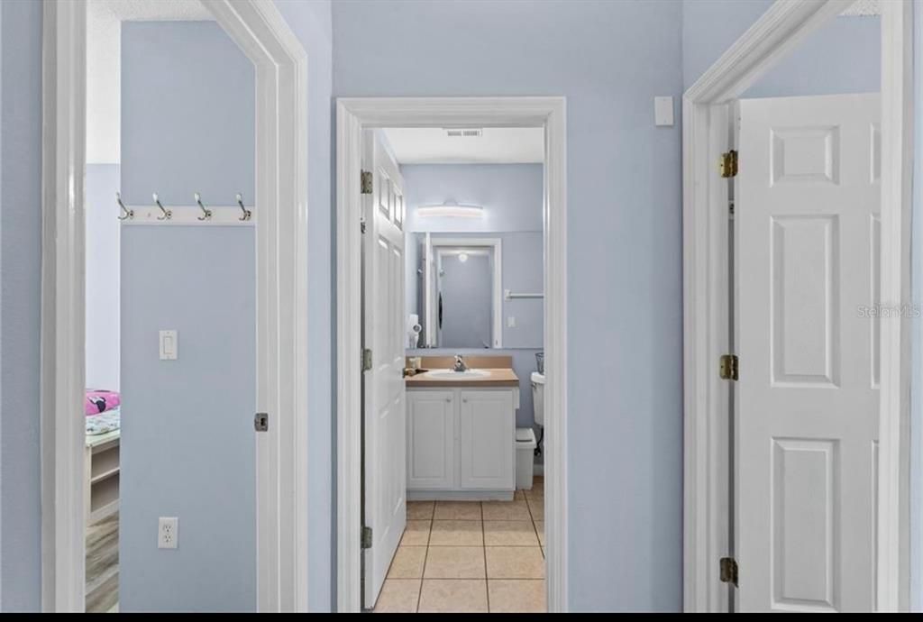 For Rent: $1,900 (3 beds, 2 baths, 1291 Square Feet)