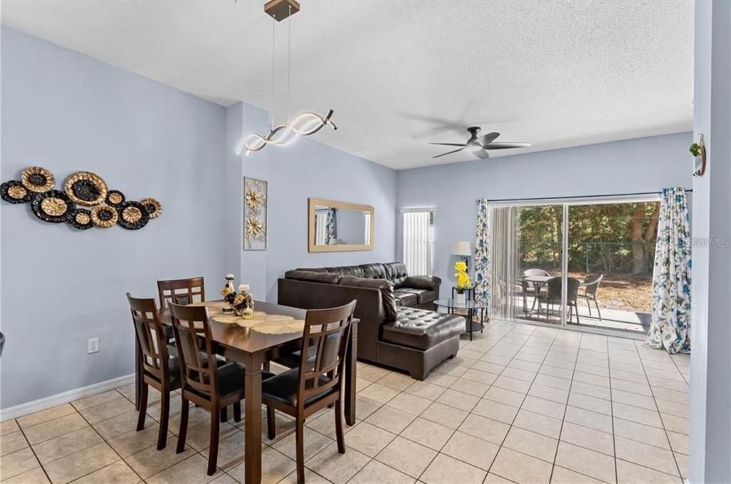 For Rent: $1,900 (3 beds, 2 baths, 1291 Square Feet)
