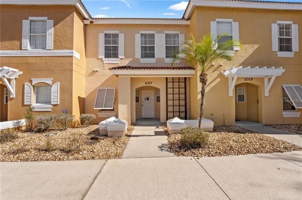 For Rent: $1,900 (3 beds, 2 baths, 1291 Square Feet)